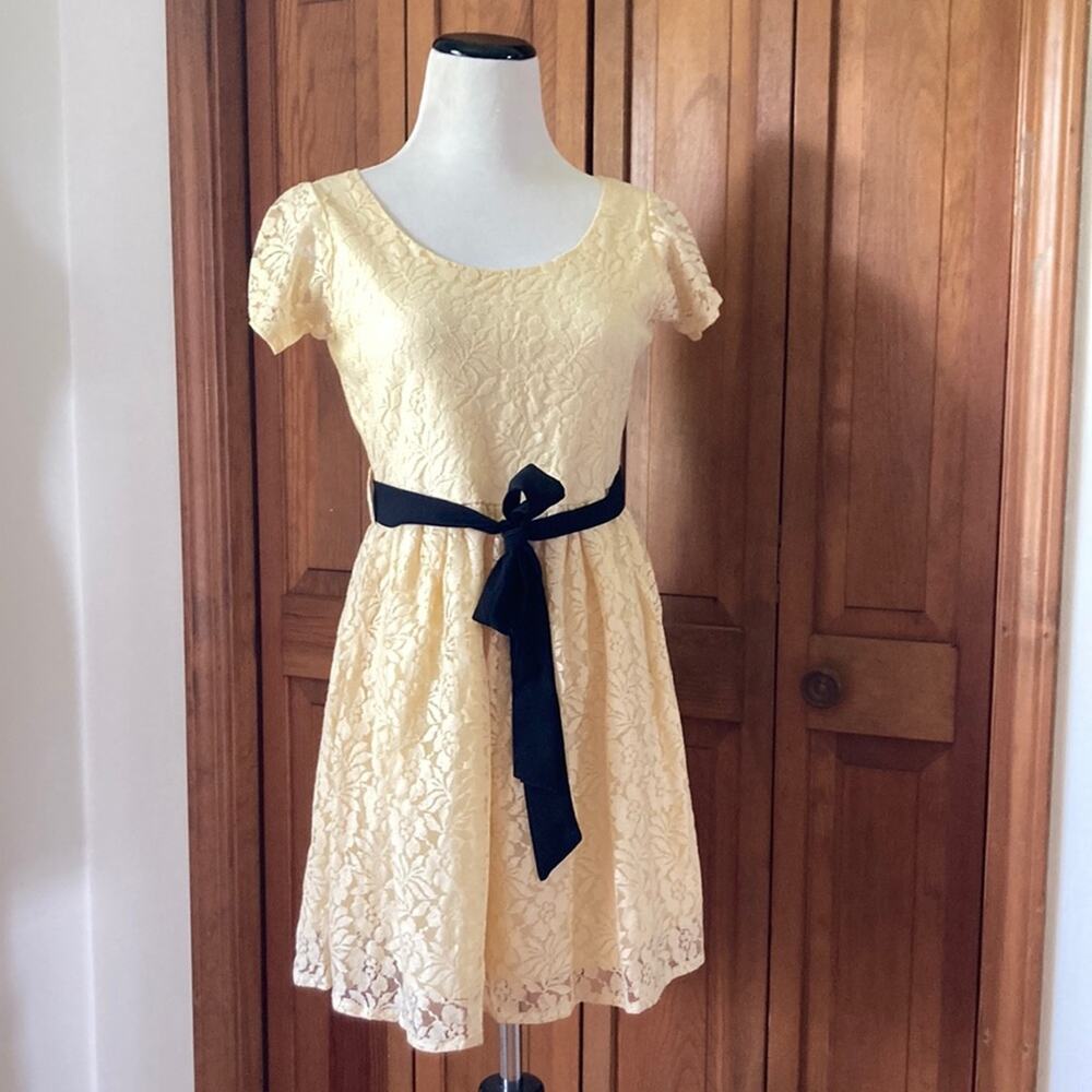 Pura Vida Cream Lace Dress With Black Sash, Size 2